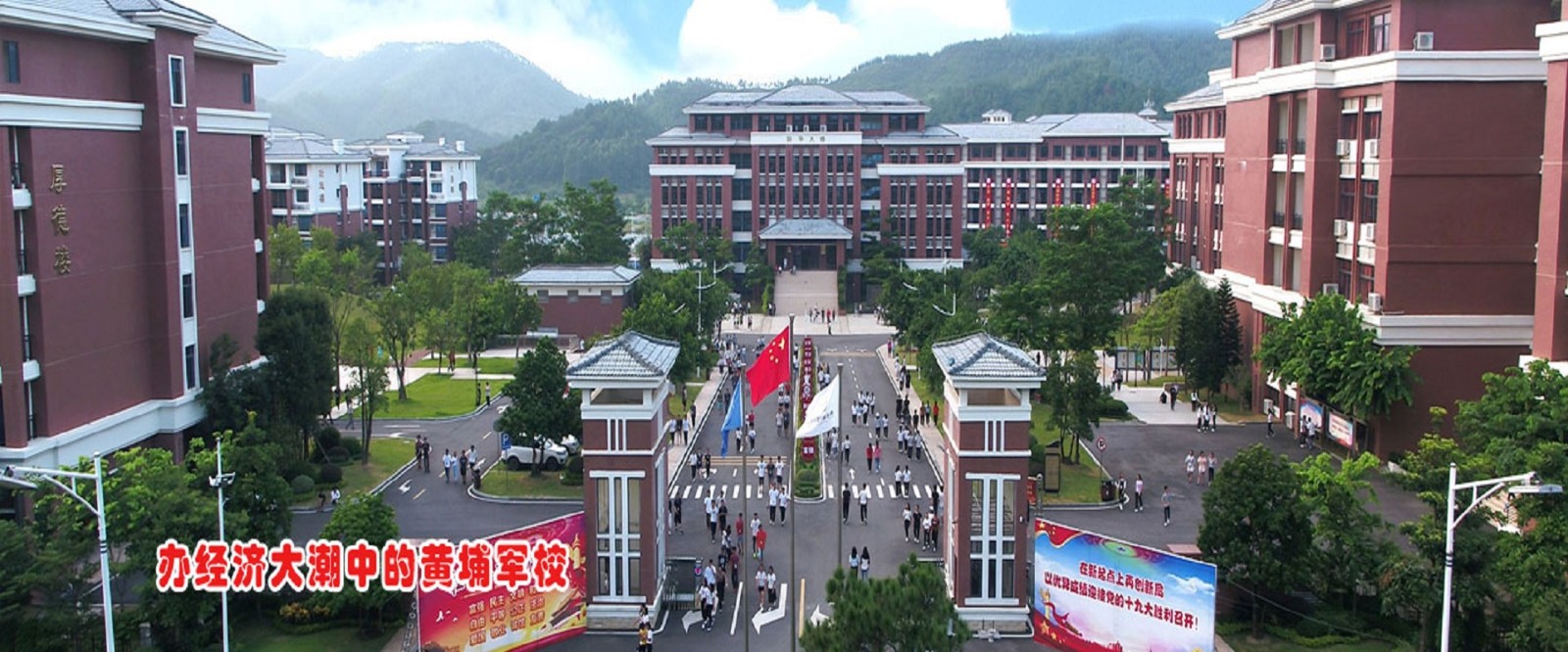 目前國內(nèi) MCN 機(jī)構(gòu)主要以內(nèi)容生產(chǎn)和運(yùn)營為內(nèi)核，鏈路營銷、電商、版權(quán)等多種業(yè)態(tài)形式