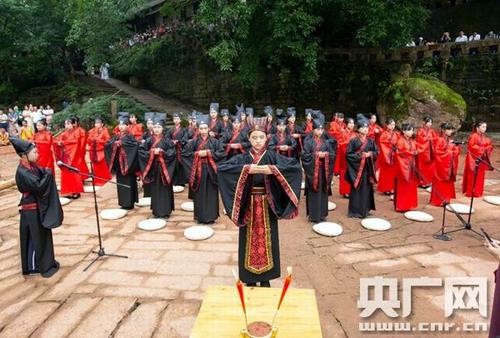 海峽兩岸(廈門)直播電商產(chǎn)業(yè)合作園由廈門市集美區(qū)政府、廈門市臺灣同胞聯(lián)誼會、廈門市臺商投資協(xié)會等多個單位共同發(fā)起成立