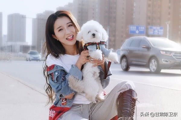 快手排名十大網(wǎng)紅:十：快手網(wǎng)紅陳小碩，已經(jīng)在快手上圈粉2082萬