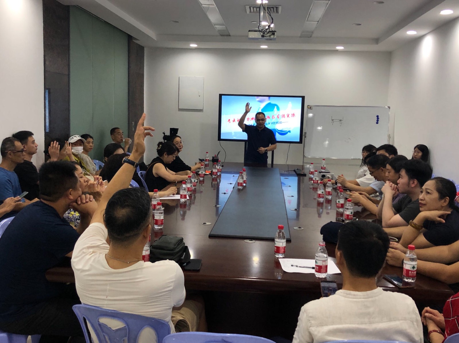 直播帶貨已成為一種熱門購物方式，墊資業(yè)務(wù)對直播帶貨的有利推動：