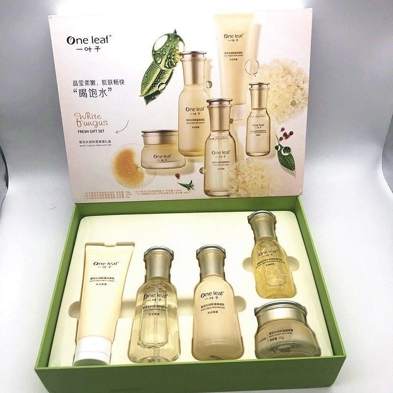 一葉子作為知名的化妝品品牌，其雪耳套裝一直備受關(guān)注。一葉子雪耳套裝，幫助各位學(xué)生黨女生更好地選擇適合自己的護(hù)膚產(chǎn)品。